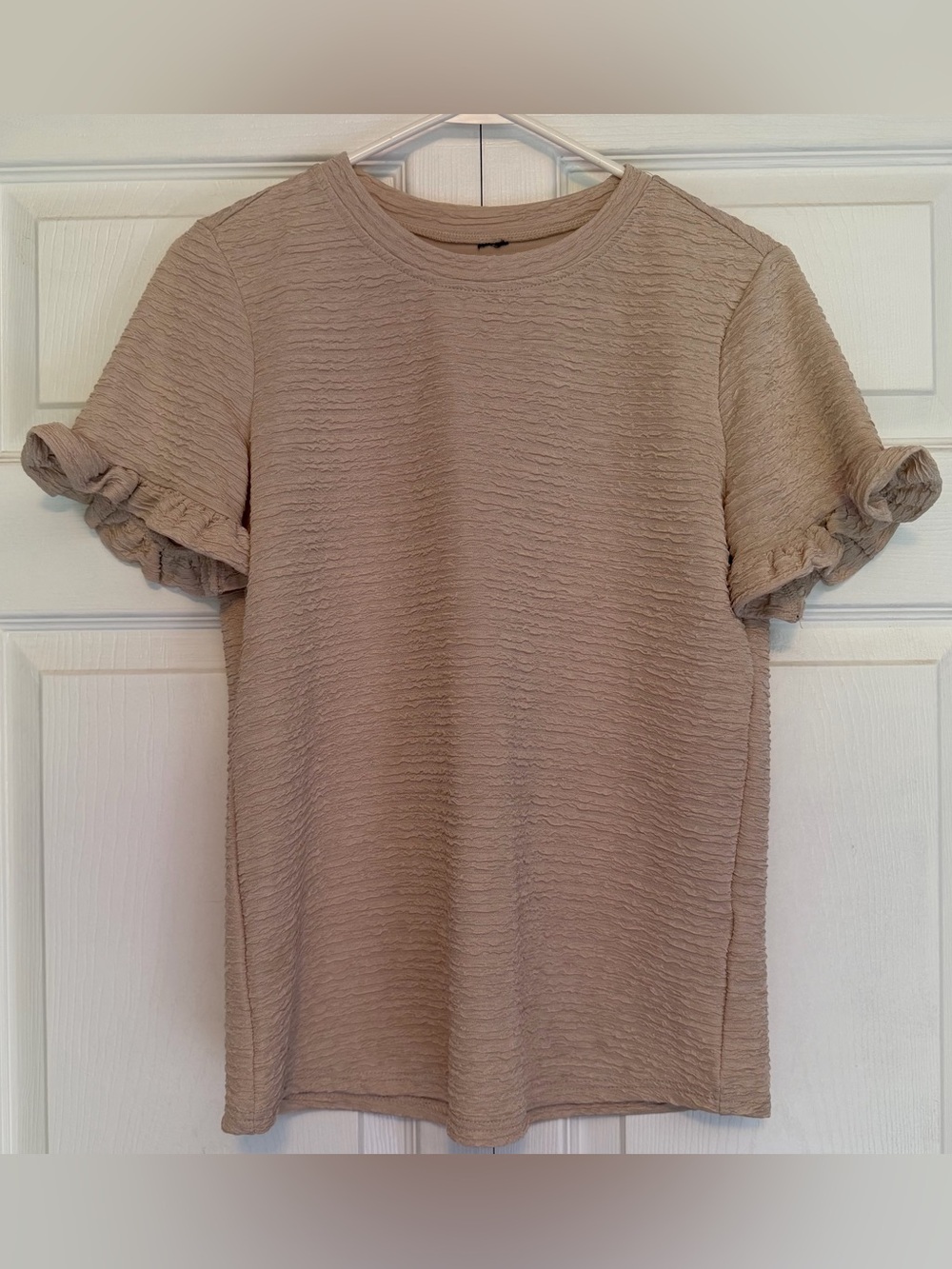 Textured Ruffle Short Sleeve Tee in Beige